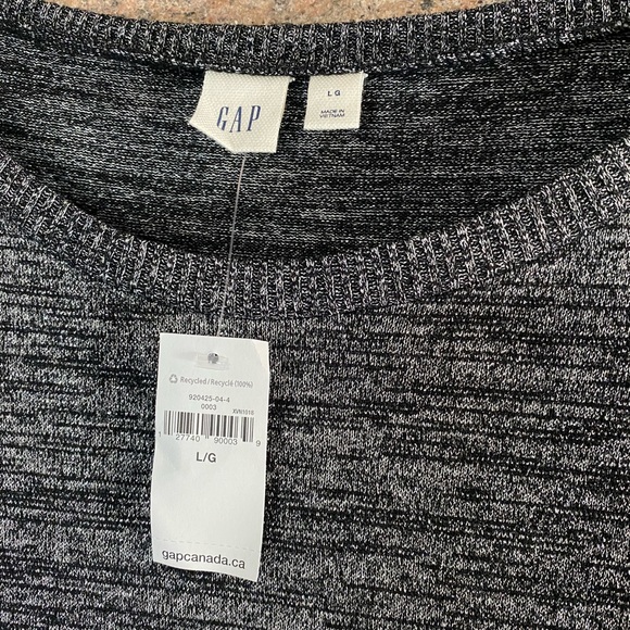 New Metallic silver Gap women’s sweater. - Picture 4 of 5